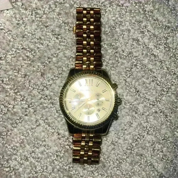 Michael Kors Gold-Tone Bradshaw Watch - Picture 3 of 9